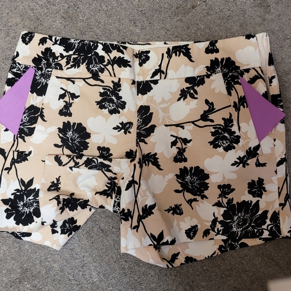 Shorts - Picture 4 of 5